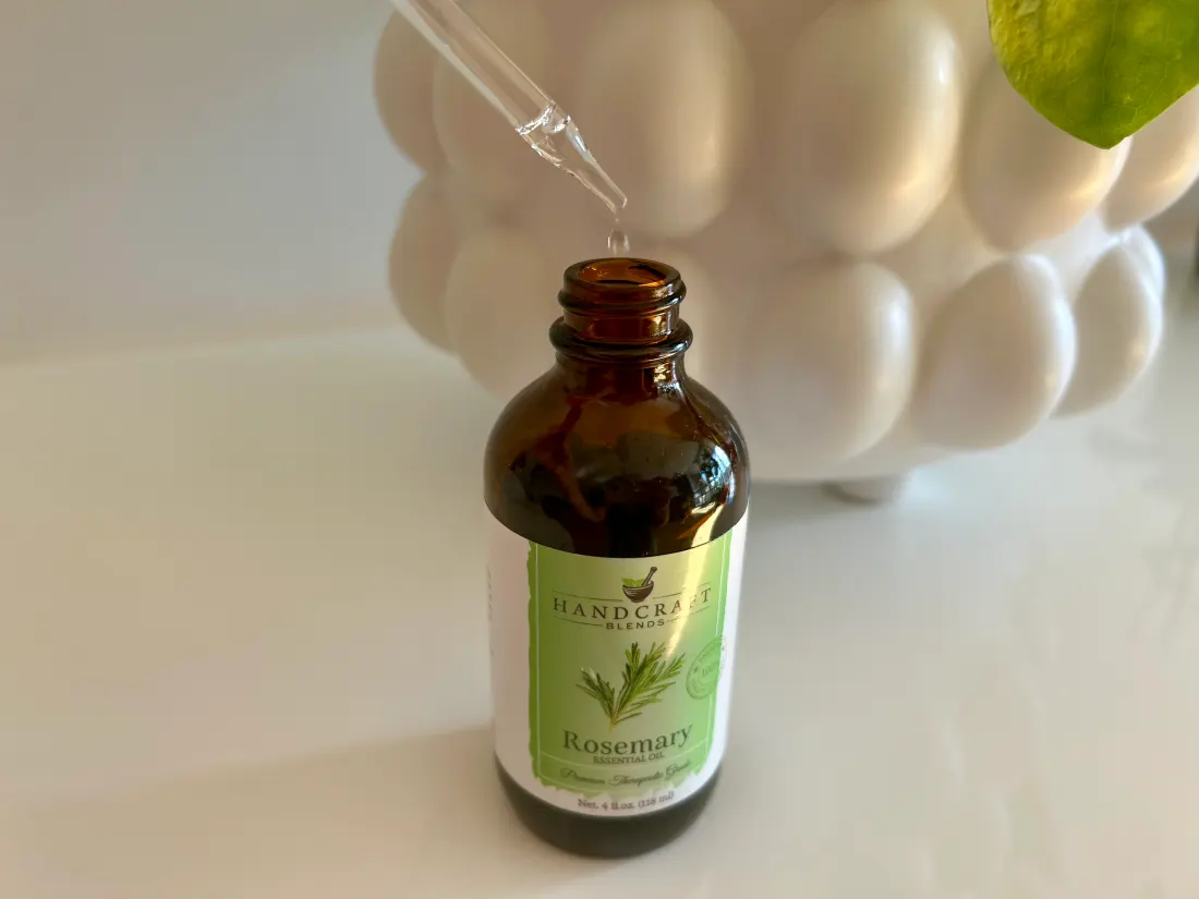 탈모 예방에 좋은 로즈메리 오일 