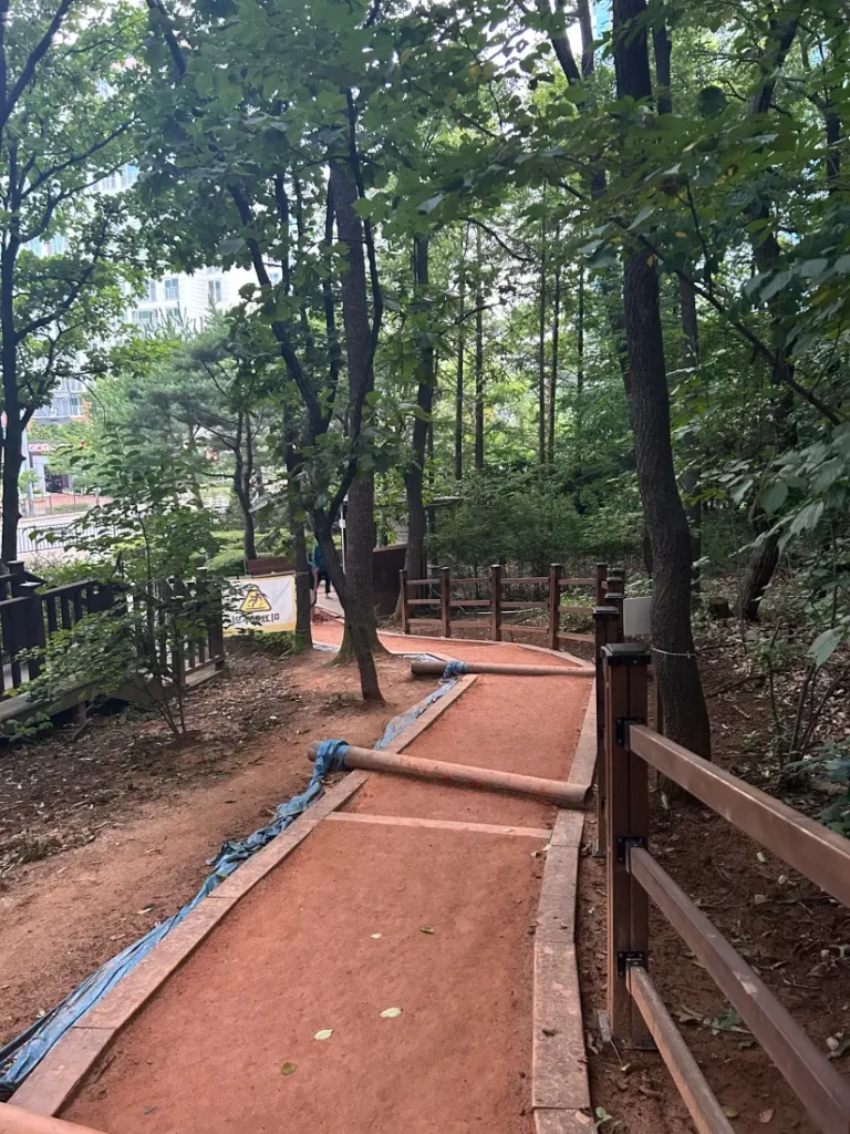 포일숲속공원 황톳길