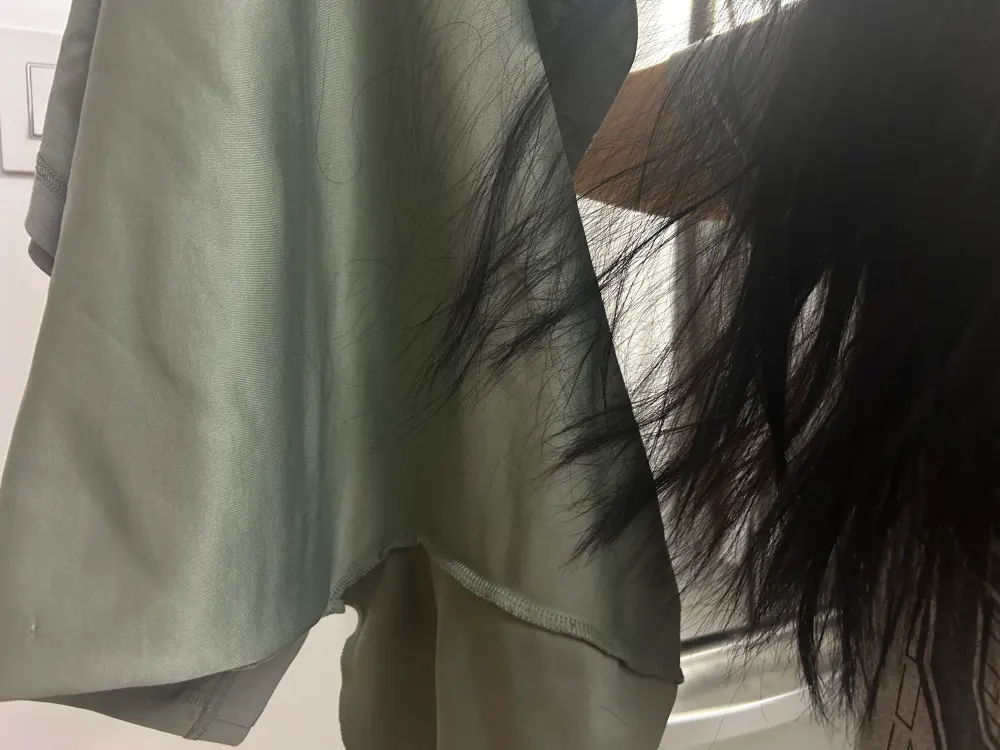 건조기에 울 드라이어 볼을 활용한 후 옷에 붙는 머리카락 정도 