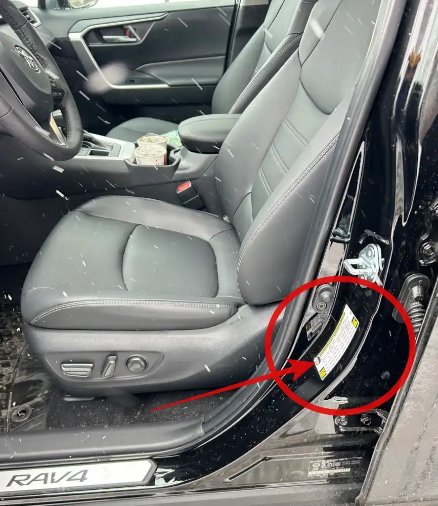 차량의-적정-공기압-안냐-스티커-위치